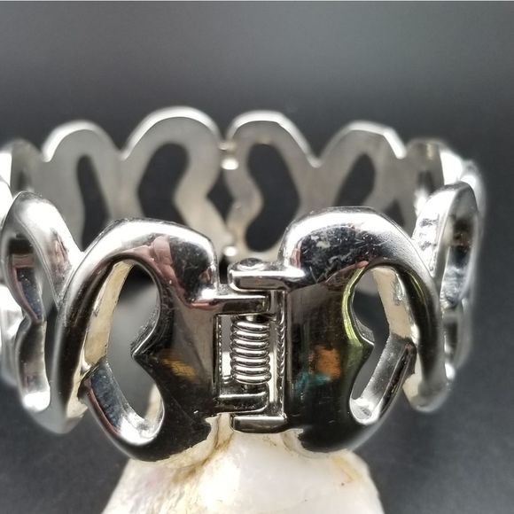 VINTAGE! Victorian Heart Chained in Love Bracelet. B324 - Picture 3 of 3